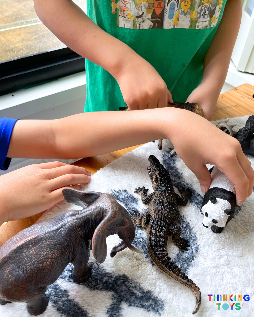 MIDEER Realistic Animal Toy Set