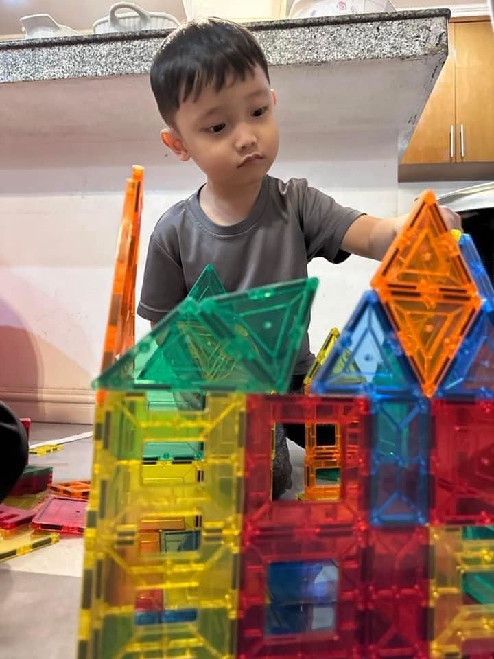 CLEAR COLORS 59-Piece Magnetic Tiles Set